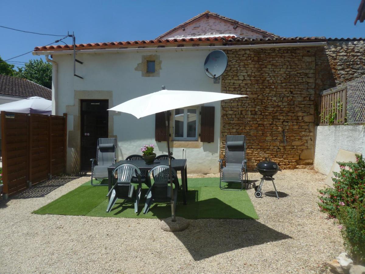 Au Chant Du Coq Vouleme Exterior photo